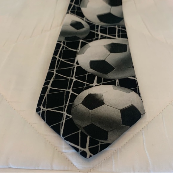 Soccer tie vintage RALPH MARLIN soccer tie with whimsical soccer ball pattern - Picture 7 of 12